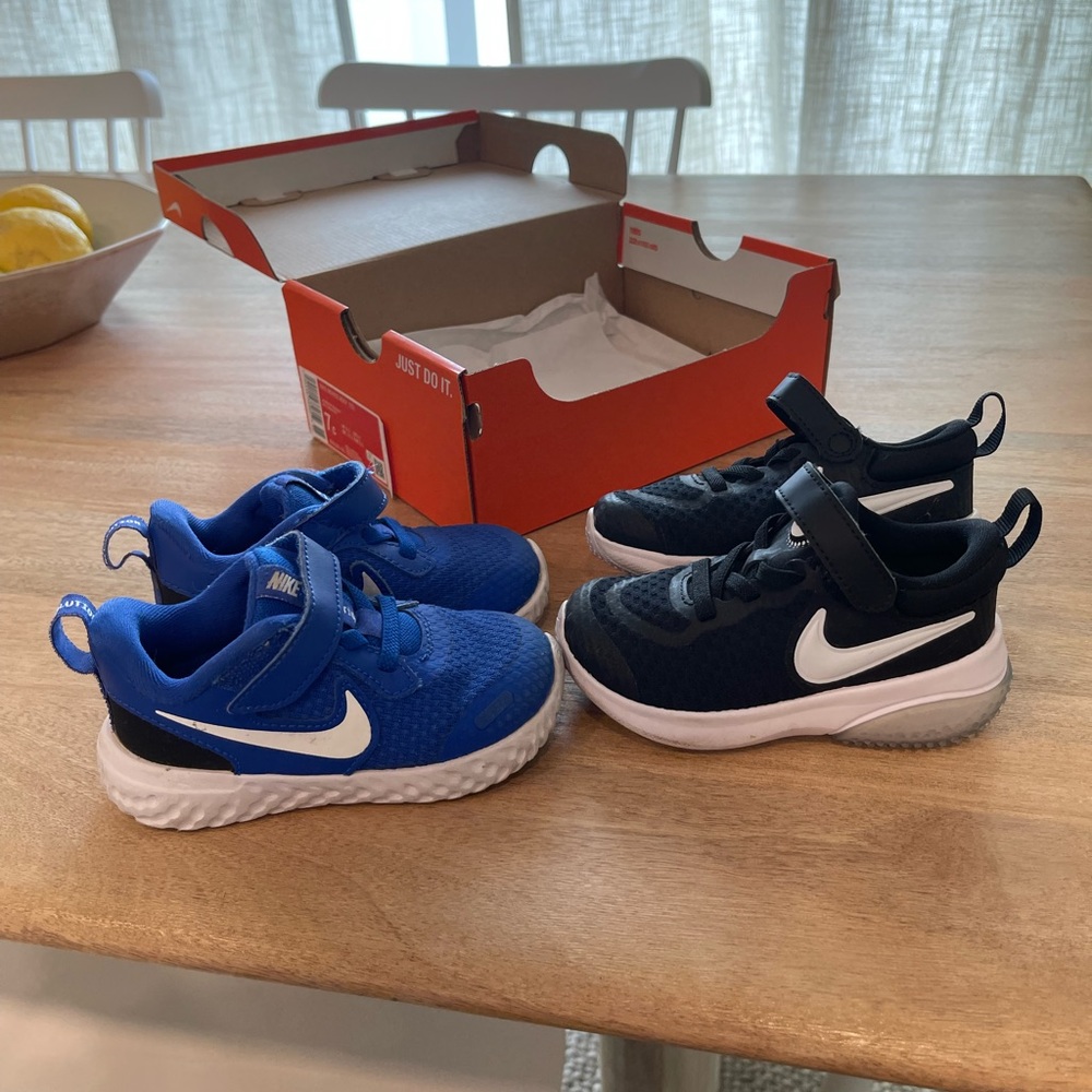 2 pairs of Nike boys size 6 shoes